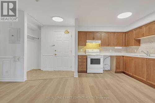 215 - 49 Jacobs Terrace, Barrie, ON - Indoor Photo Showing Kitchen