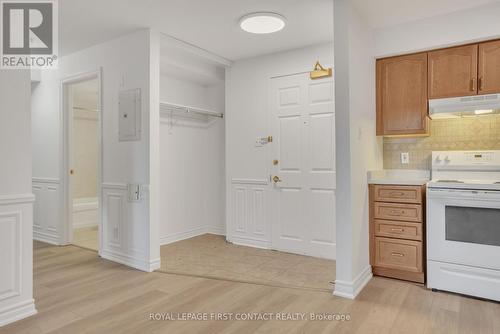 215 - 49 Jacobs Terrace, Barrie, ON - Indoor Photo Showing Kitchen