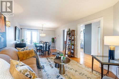 138 Beaverbrook Avenue, Hamilton, ON - Indoor Photo Showing Living Room