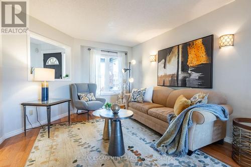 138 Beaverbrook Avenue, Hamilton, ON - Indoor Photo Showing Living Room