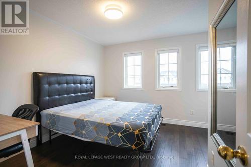 1532 Sarasota Crescent, Oshawa, ON - Indoor Photo Showing Bedroom