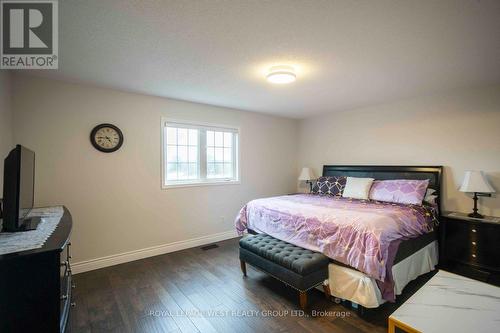 1532 Sarasota Crescent, Oshawa, ON - Indoor Photo Showing Bedroom