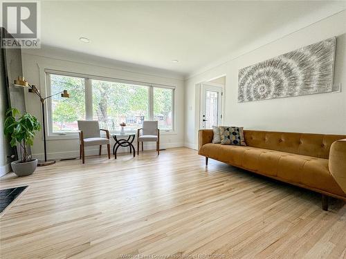 2845 Virginia Park, Windsor, ON - Indoor Photo Showing Living Room