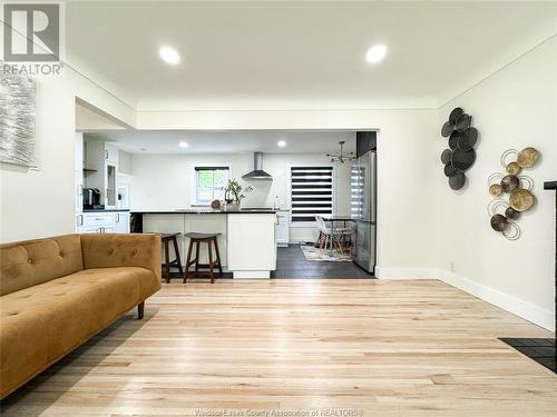 2845 Virginia Park, Windsor, ON - Indoor Photo Showing Living Room