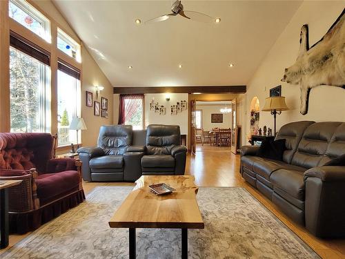 26159 Pr 331 Highway E, Newton, MB - Indoor Photo Showing Living Room