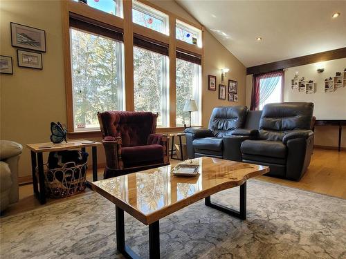 26159 Pr 331 Highway E, Newton, MB - Indoor Photo Showing Living Room