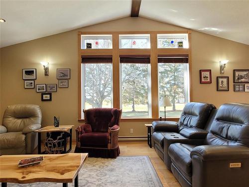 26159 Pr 331 Highway E, Newton, MB - Indoor Photo Showing Living Room