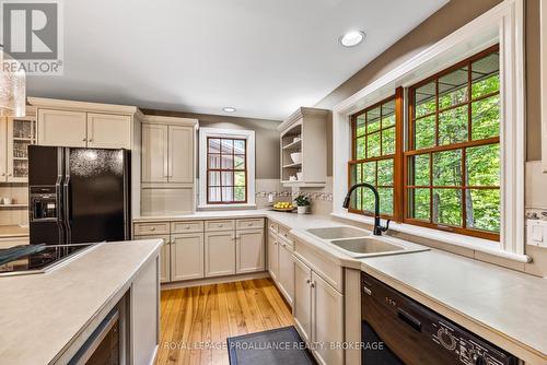 4188 Mangan Boulevard, Kingston (City North Of 401), ON - Indoor Photo Showing Kitchen With Double Sink