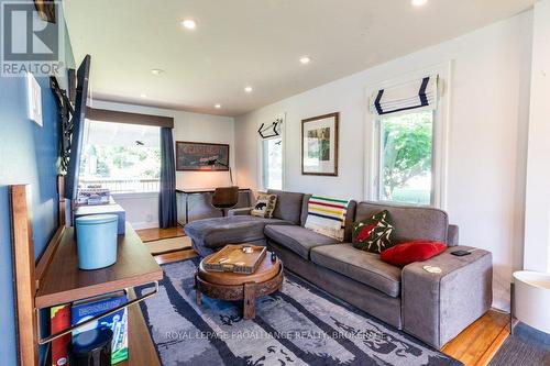 21C Highway 95, Frontenac Islands, ON - Indoor Photo Showing Living Room