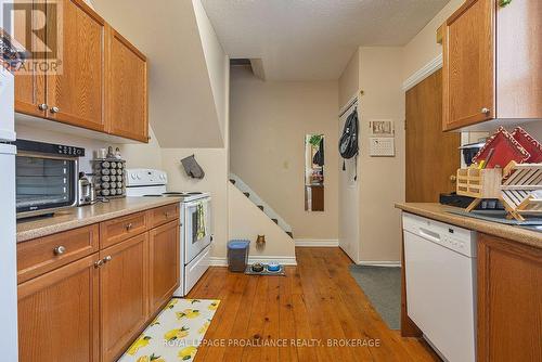 85 Queen Street, Kingston (East Of Sir John A. Blvd), ON - Indoor Photo Showing Kitchen