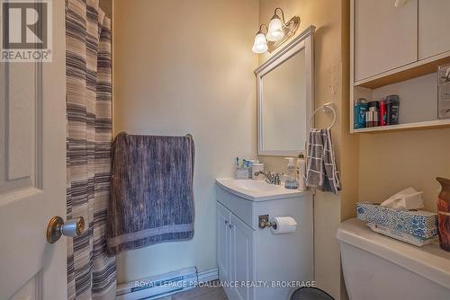 85 Queen Street, Kingston (East Of Sir John A. Blvd), ON - Indoor Photo Showing Bathroom