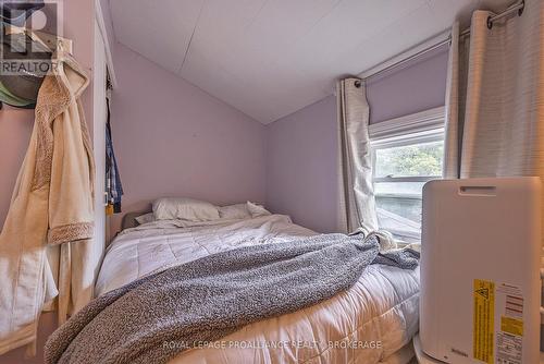 85 Queen Street, Kingston (East Of Sir John A. Blvd), ON - Indoor Photo Showing Bedroom