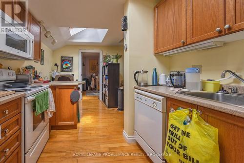 85 Queen Street, Kingston (East Of Sir John A. Blvd), ON - Indoor Photo Showing Kitchen