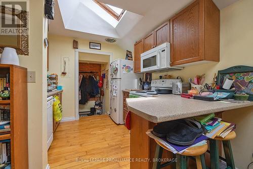 85 Queen Street, Kingston (East Of Sir John A. Blvd), ON - Indoor Photo Showing Kitchen