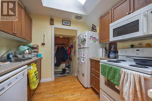 85 Queen Street, Kingston (East Of Sir John A. Blvd), ON - Indoor Photo Showing Kitchen