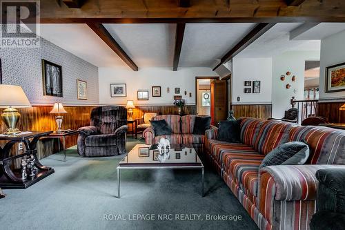 48 Prince Charles Drive, St. Catharines (443 - Lakeport), ON - Indoor Photo Showing Living Room