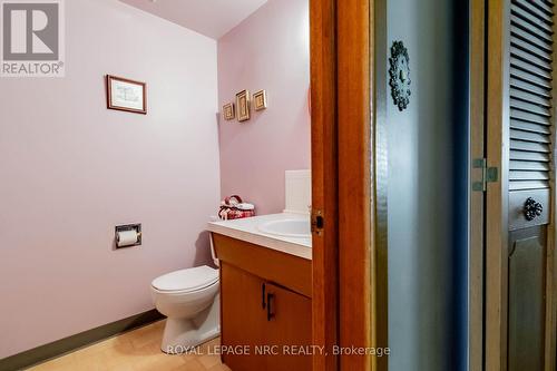 48 Prince Charles Drive, St. Catharines (443 - Lakeport), ON - Indoor Photo Showing Bathroom