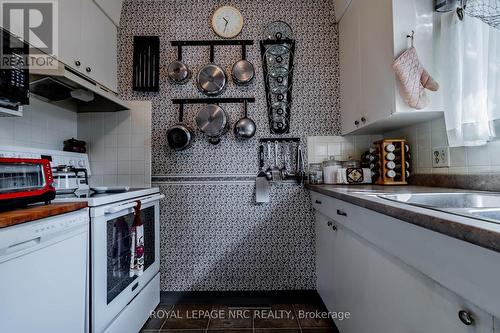 48 Prince Charles Drive, St. Catharines (443 - Lakeport), ON - Indoor Photo Showing Kitchen