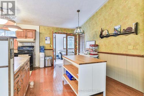 128 Aspen Street, Brant, ON - Indoor Photo Showing Kitchen