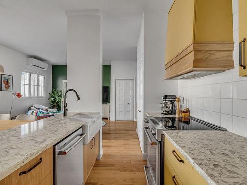 Kitchen - 303-43 Rue D'Auteuil, Québec (La Cité-Limoilou), QC - Indoor Photo Showing Kitchen With Upgraded Kitchen