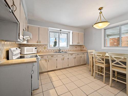 Cuisine - 3900 Rue Nathalie, Laval (Fabreville), QC - Indoor Photo Showing Kitchen With Double Sink