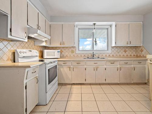 Cuisine - 3900 Rue Nathalie, Laval (Fabreville), QC - Indoor Photo Showing Kitchen With Double Sink