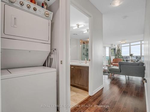 1104-215 Fort York Blvd, Toronto, ON - Indoor Photo Showing Laundry Room