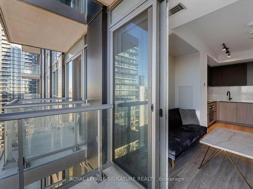 3115-108 Peter St, Toronto, ON -  With Balcony With Exterior