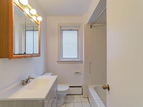 36 Kilpatrick Dr, Toronto, ON - Indoor Photo Showing Bathroom