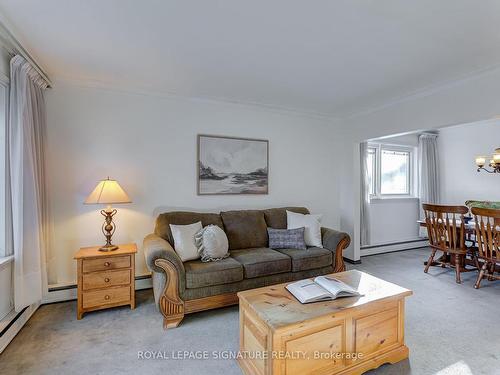 36 Kilpatrick Dr, Toronto, ON - Indoor Photo Showing Living Room