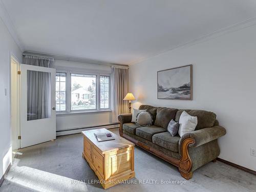 36 Kilpatrick Dr, Toronto, ON - Indoor Photo Showing Living Room