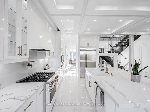 895 Ninth St, Mississauga, ON - Indoor Photo Showing Kitchen With Upgraded Kitchen