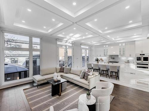 895 Ninth St, Mississauga, ON - Indoor Photo Showing Living Room