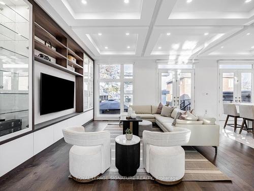 895 Ninth St, Mississauga, ON - Indoor Photo Showing Living Room