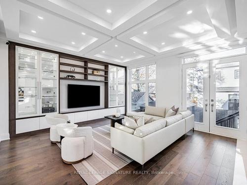 895 Ninth St, Mississauga, ON - Indoor Photo Showing Living Room