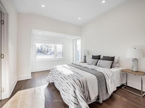 895 Ninth St, Mississauga, ON - Indoor Photo Showing Bedroom