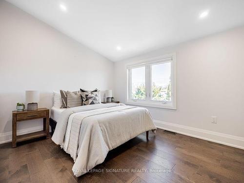 895 Ninth St, Mississauga, ON - Indoor Photo Showing Bedroom