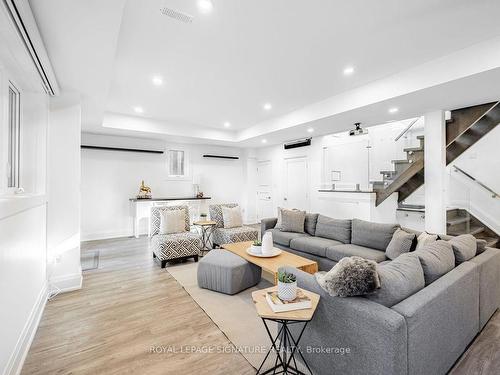 895 Ninth St, Mississauga, ON - Indoor Photo Showing Living Room