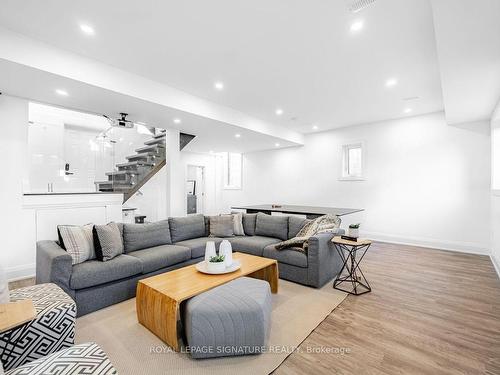 895 Ninth St, Mississauga, ON - Indoor Photo Showing Living Room