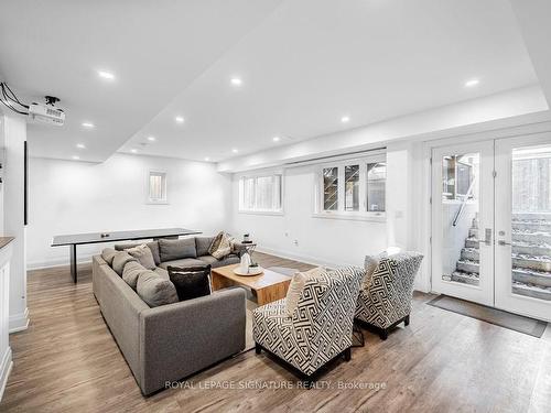 895 Ninth St, Mississauga, ON - Indoor Photo Showing Living Room