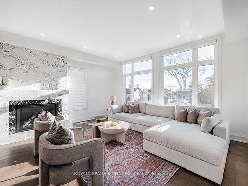 895 Ninth St, Mississauga, ON - Indoor Photo Showing Living Room With Fireplace