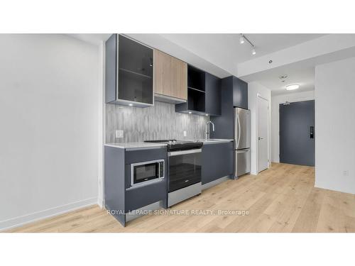 405-405 Dundas St, Oakville, ON - Indoor Photo Showing Kitchen