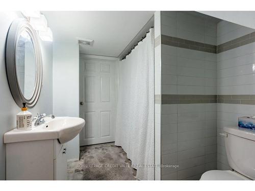 75 Sandmere Ave, Brampton, ON - Indoor Photo Showing Bathroom