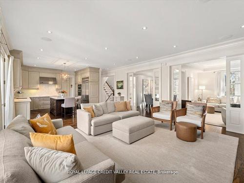 128 Laurel Ave, Toronto, ON - Indoor Photo Showing Living Room