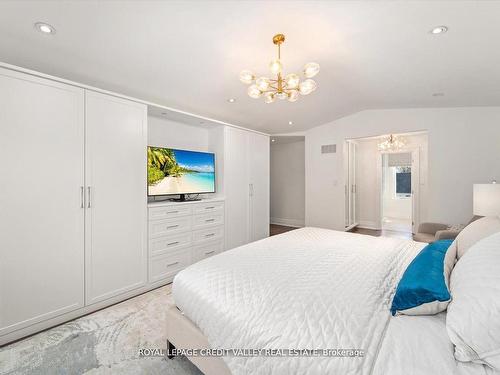 128 Laurel Ave, Toronto, ON - Indoor Photo Showing Bedroom