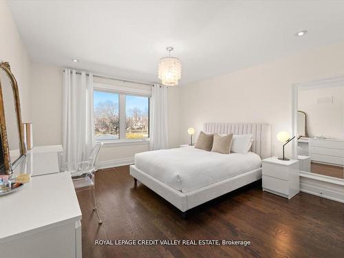 128 Laurel Ave, Toronto, ON - Indoor Photo Showing Bedroom