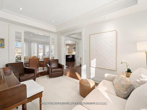 128 Laurel Ave, Toronto, ON - Indoor Photo Showing Living Room