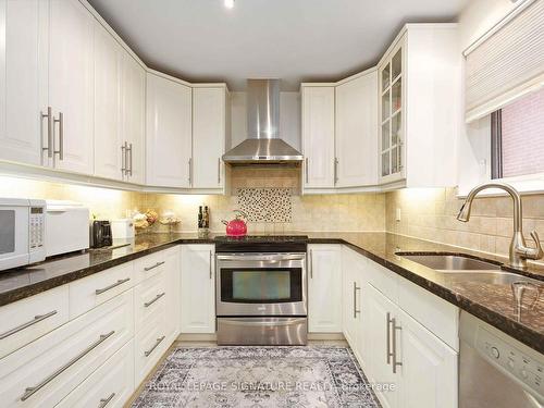 41 Dixington Cres, Toronto, ON - Indoor Photo Showing Kitchen With Double Sink With Upgraded Kitchen