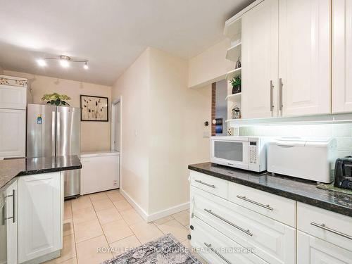 41 Dixington Cres, Toronto, ON - Indoor Photo Showing Kitchen