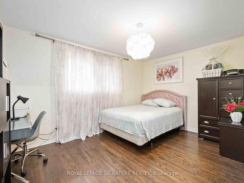 41 Dixington Cres, Toronto, ON - Indoor Photo Showing Bedroom